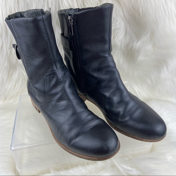 UGG LEATHER FINNEGAN BOOTIES - Picture 3 of 12